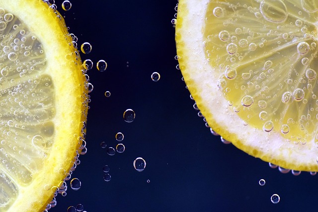 Zitronenwasser in der Haferflocken Diät
